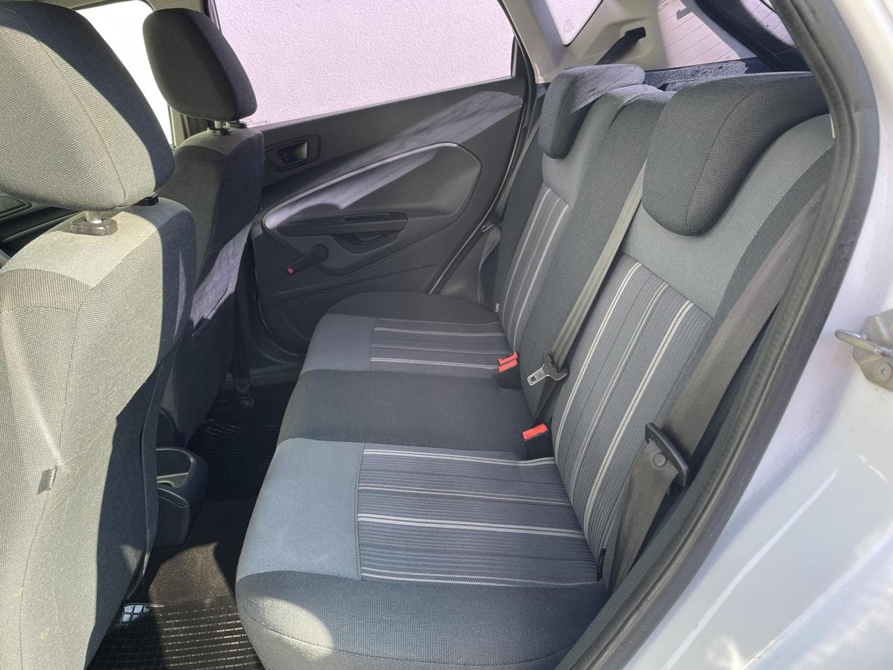 2009 Ford Fiesta - 10