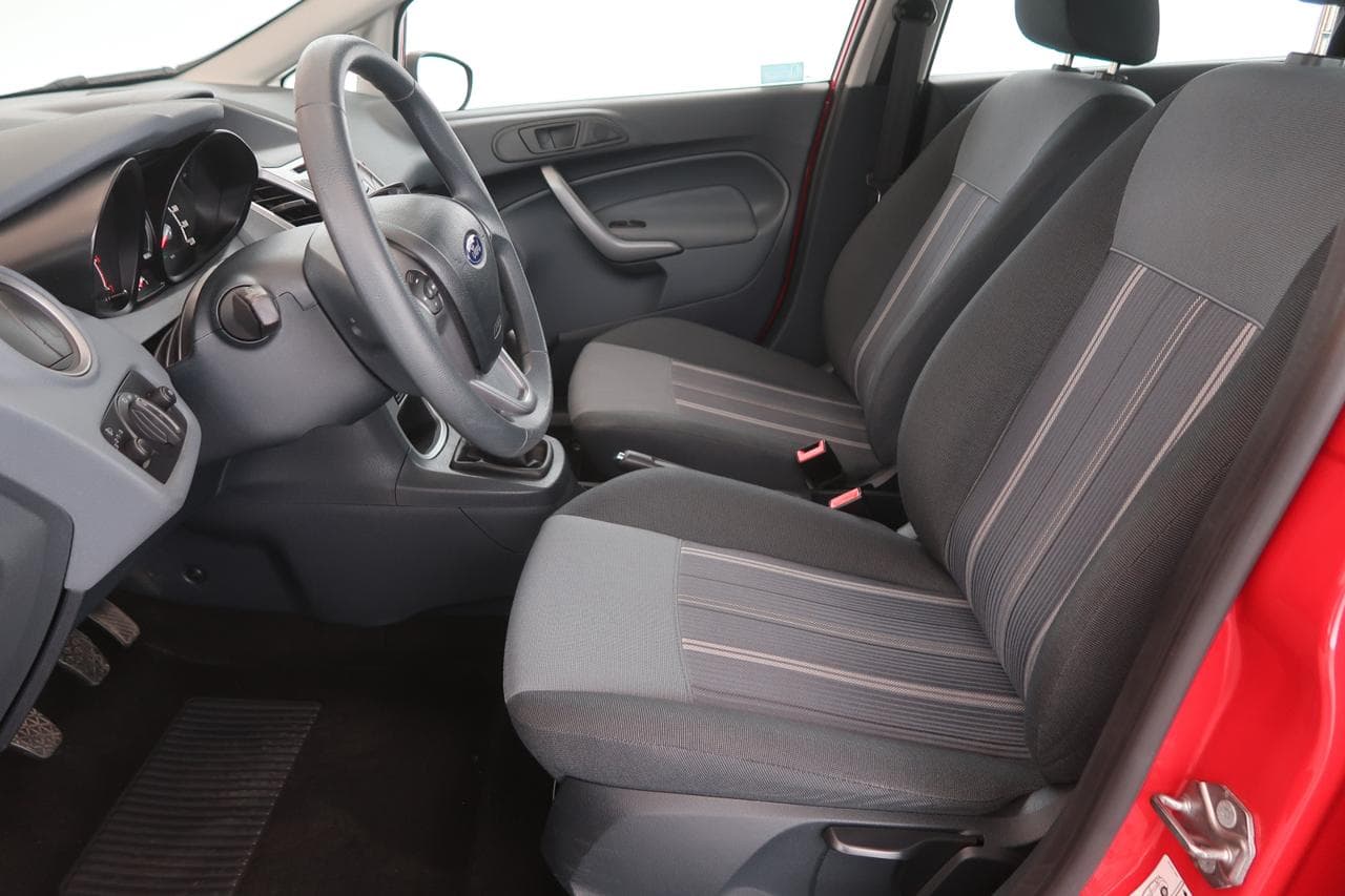 2009 Ford Fiesta - 16