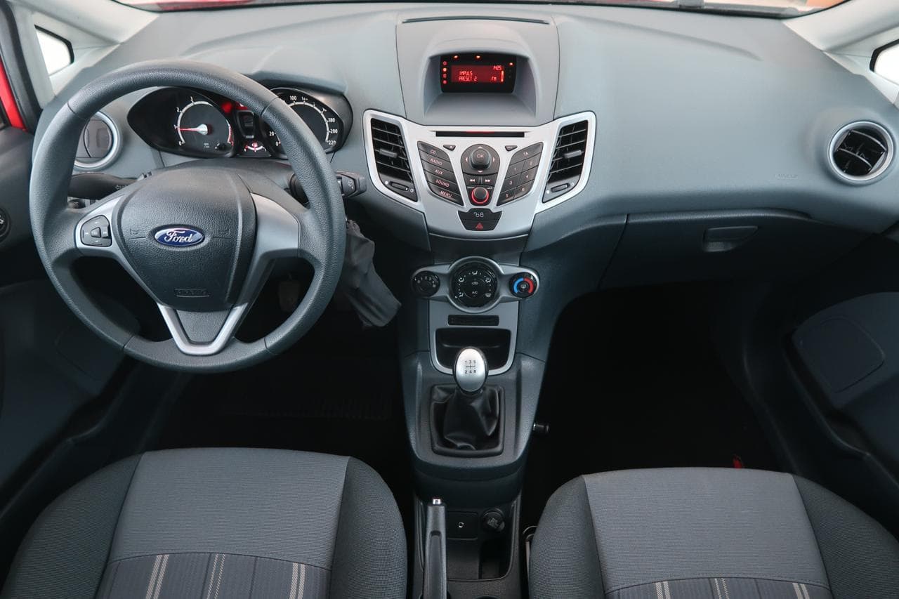 2009 Ford Fiesta - 10
