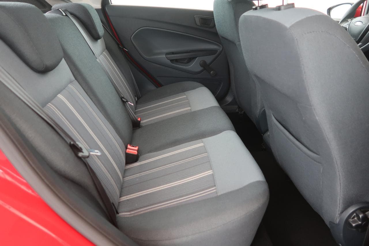 2009 Ford Fiesta - 13