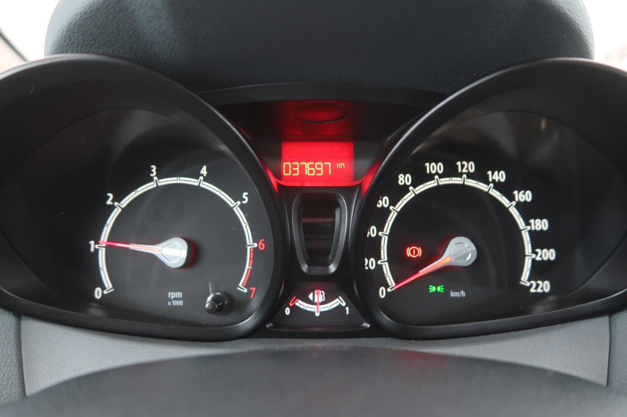 2009 Ford Fiesta - 17