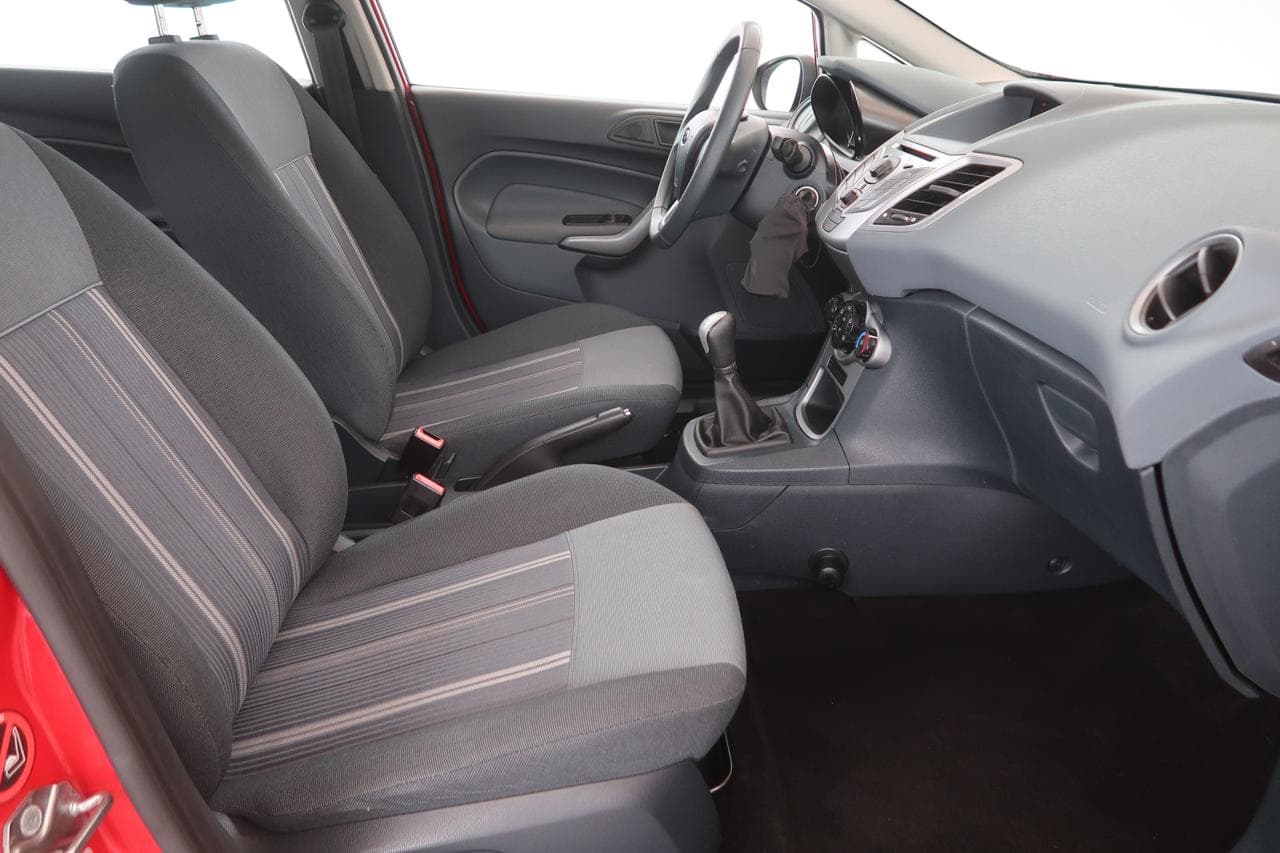 2009 Ford Fiesta - 12