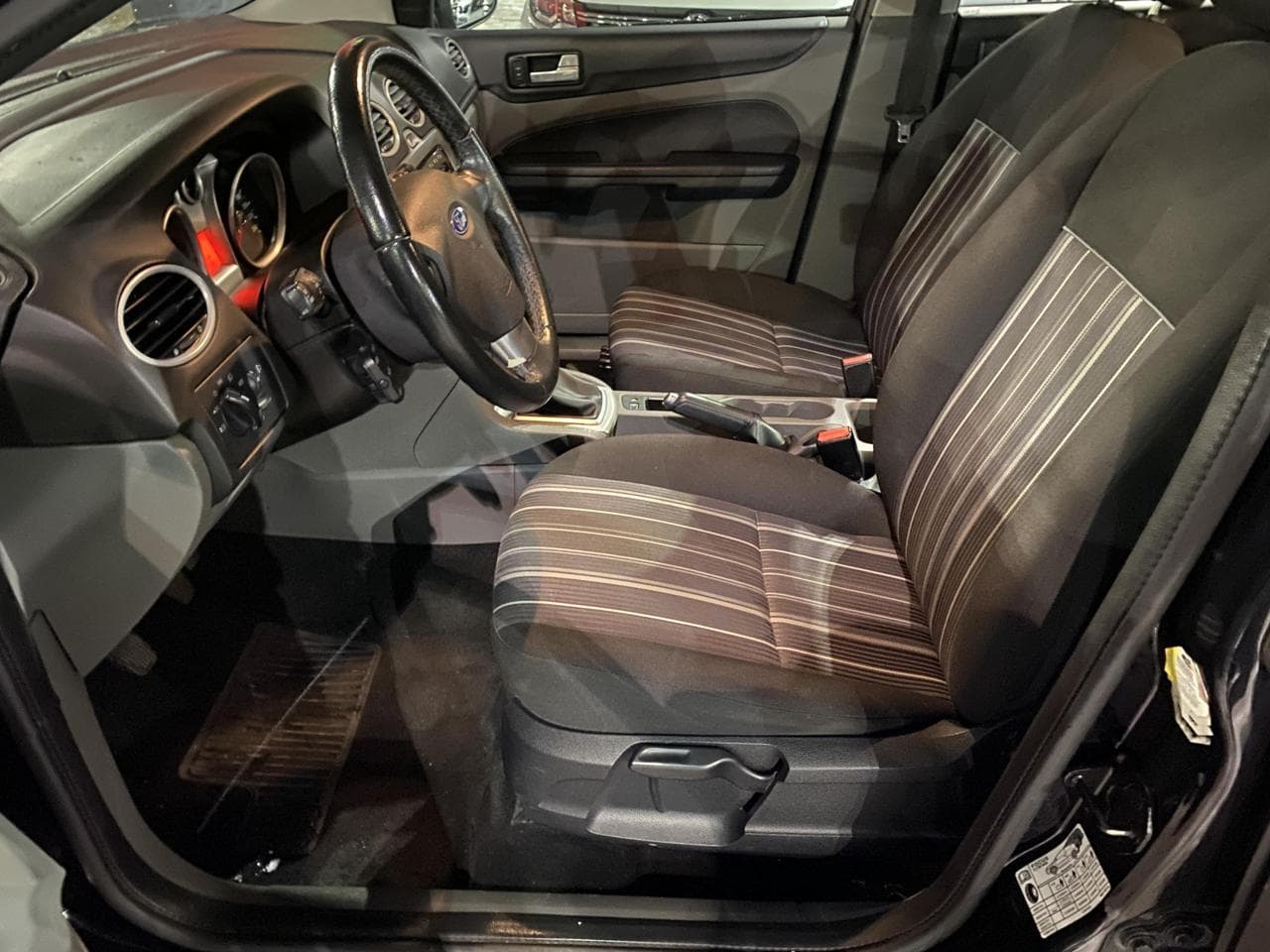 2010 Ford FOCUS - 9