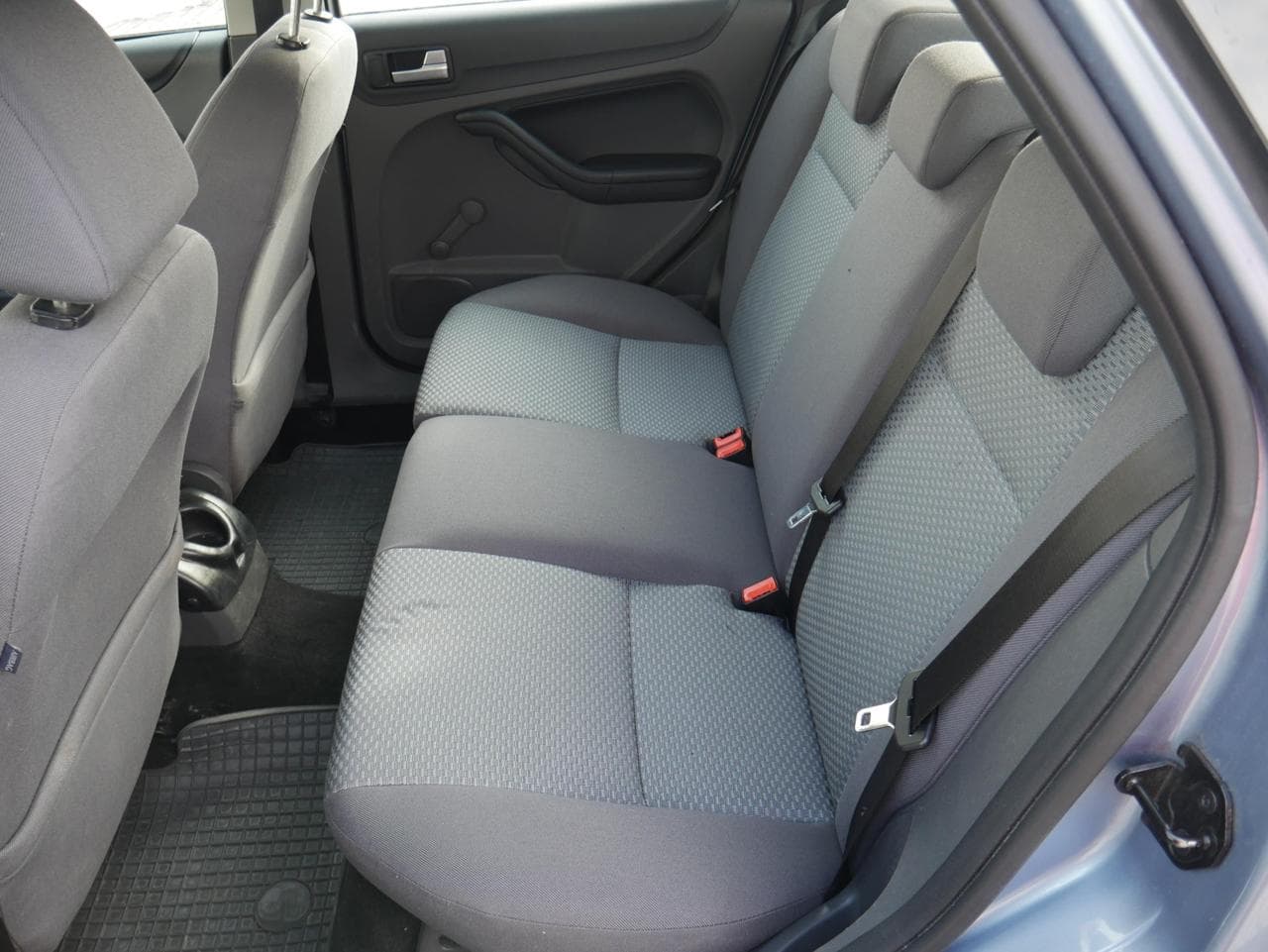 2005 Ford FOCUS - 10