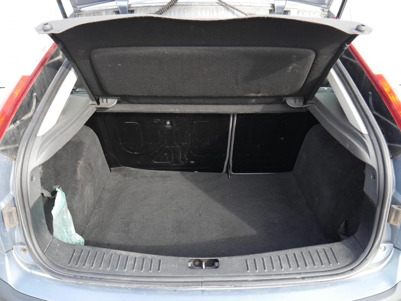 2005 Ford FOCUS - 7