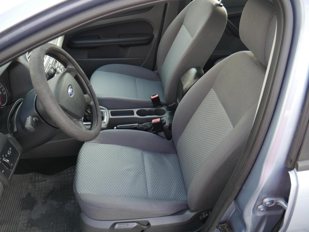 2005 Ford FOCUS - 9