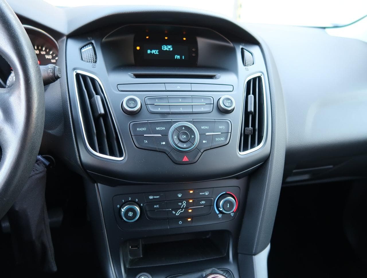 2018 Ford Focus - 18