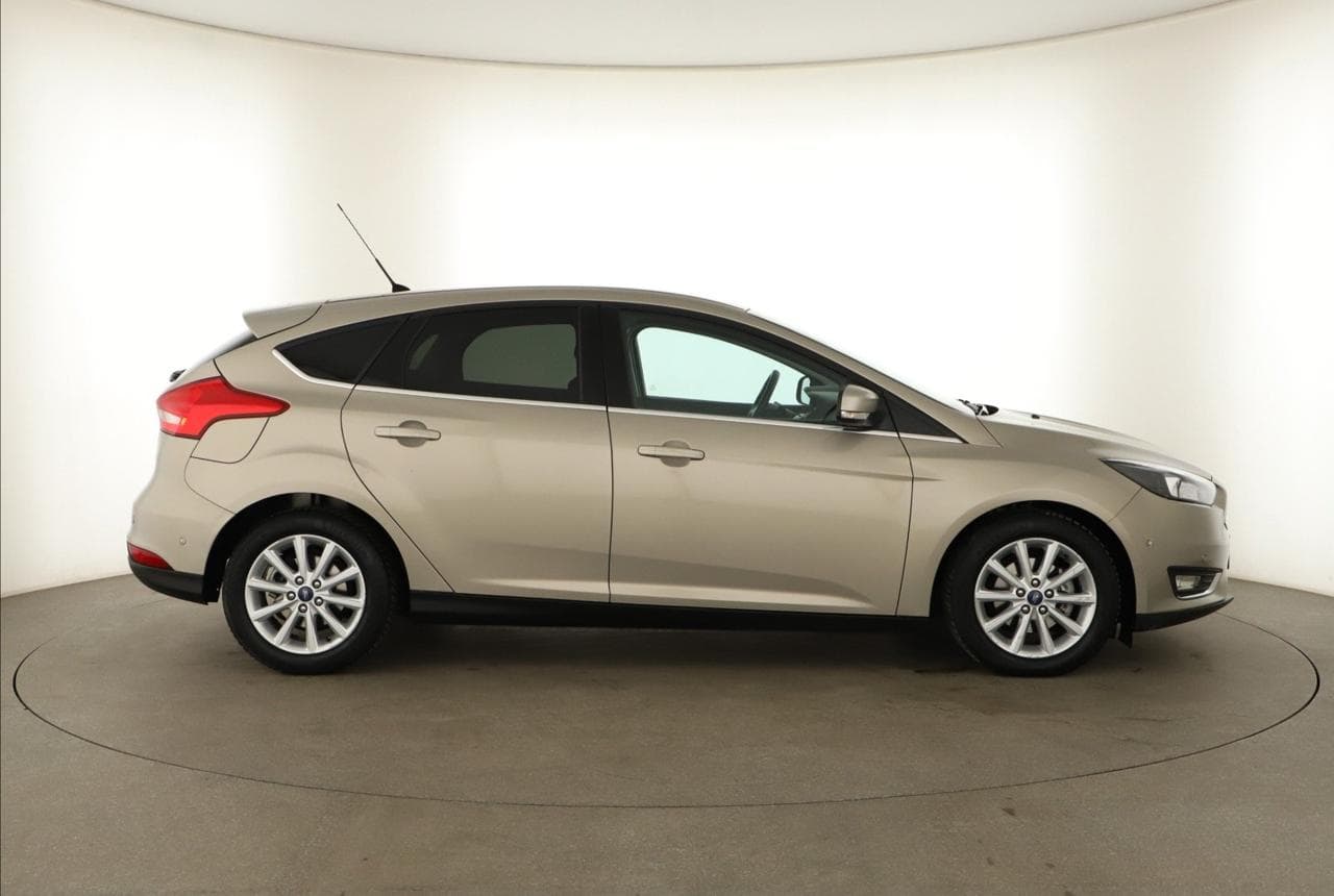 2016 Ford Focus - 8