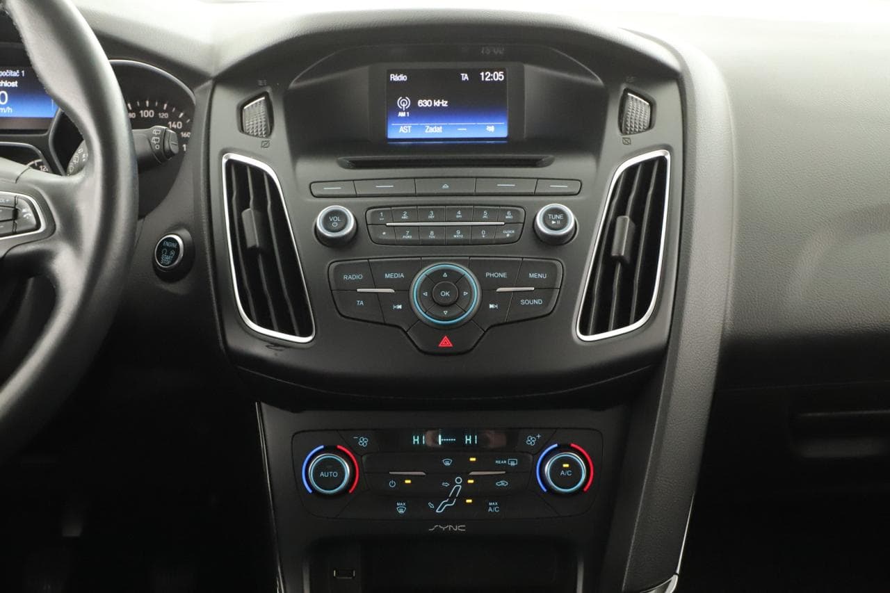 2016 Ford Focus - 16