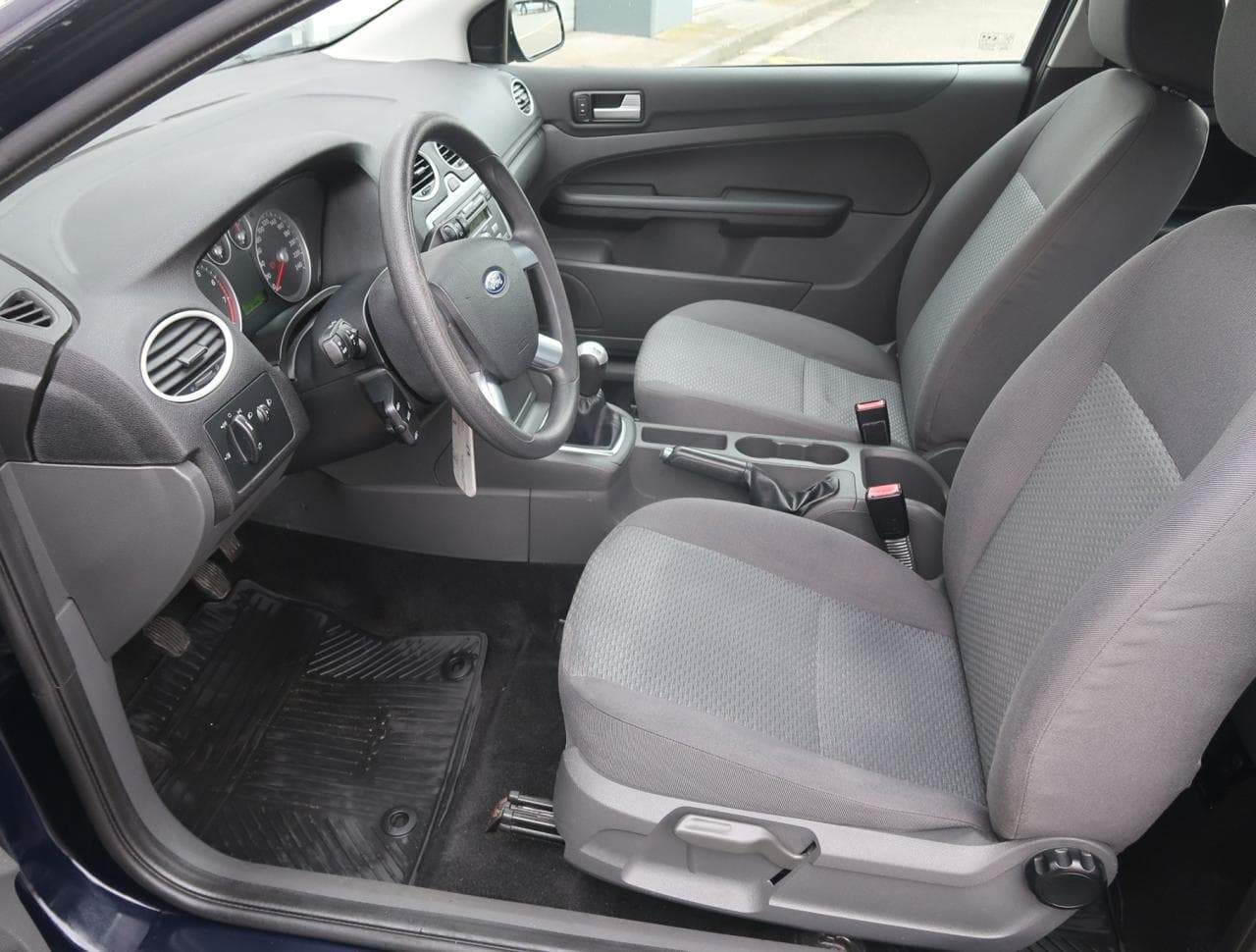 2007 Ford Focus - 16