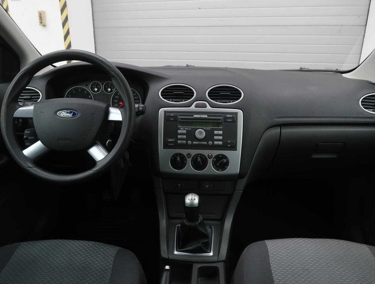 2007 Ford Focus - 10