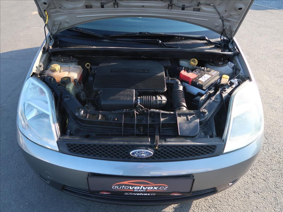 2002 Ford Fiesta - 19