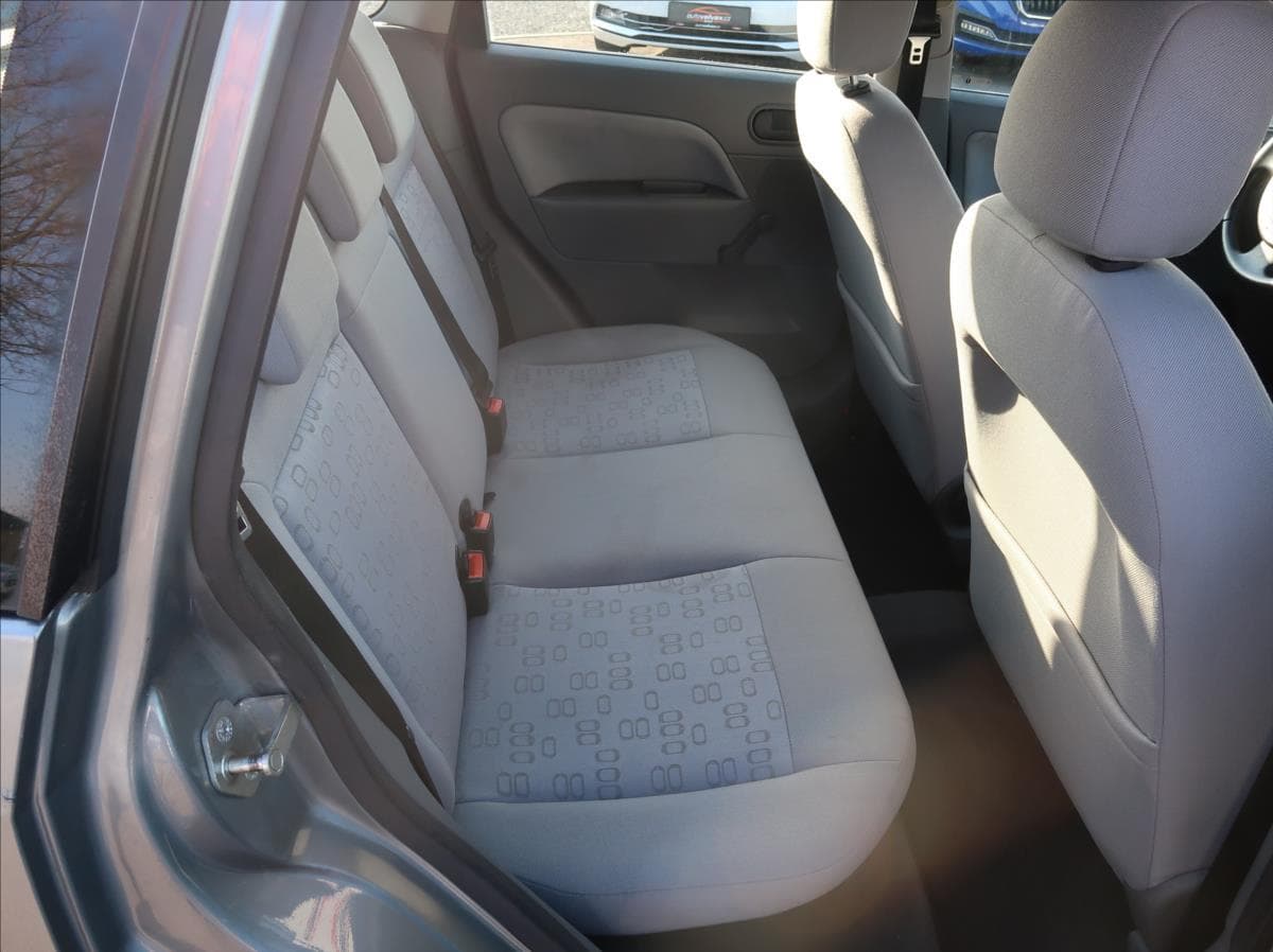 2002 Ford Fiesta - 17