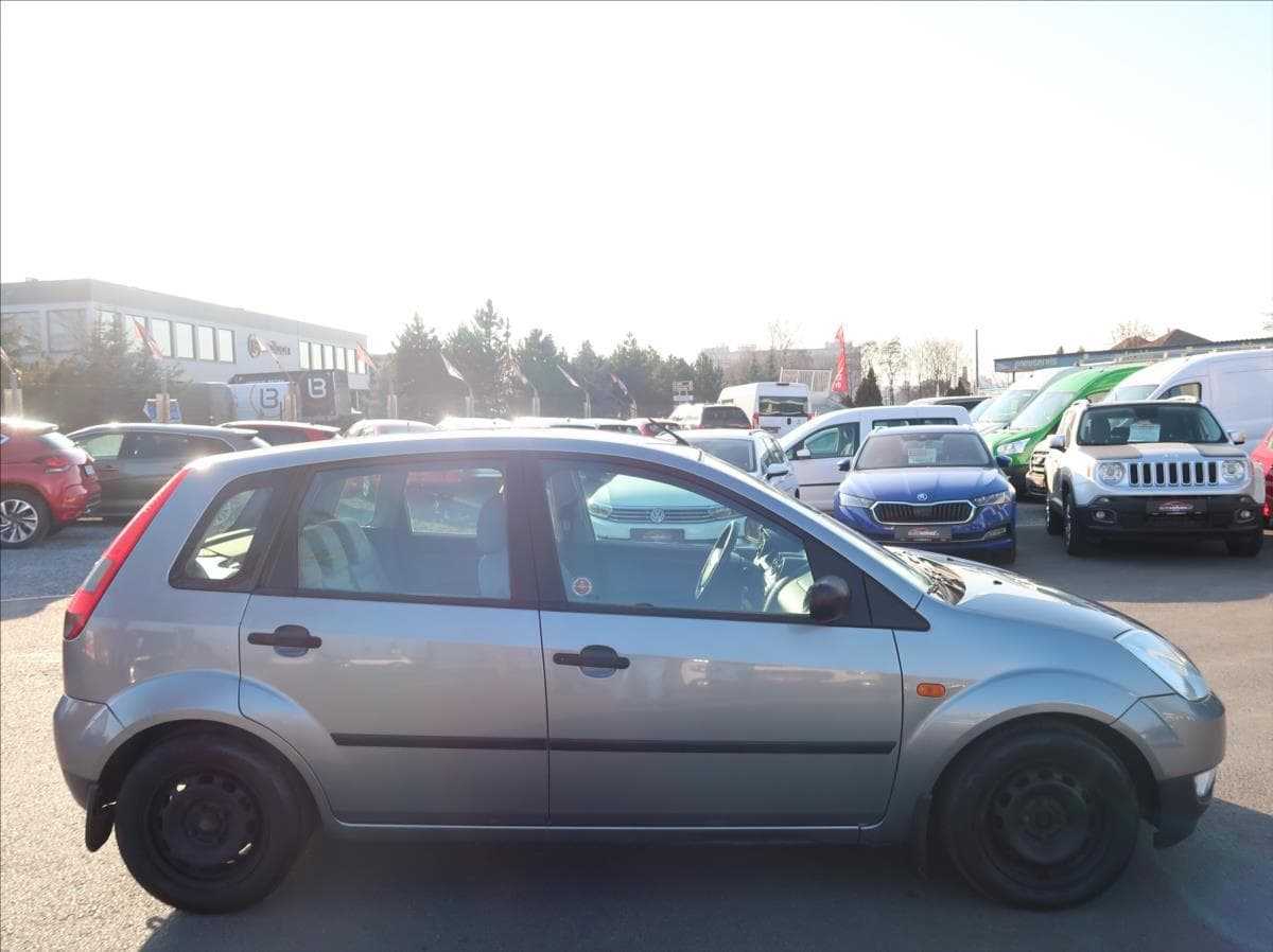 2002 Ford Fiesta - 5