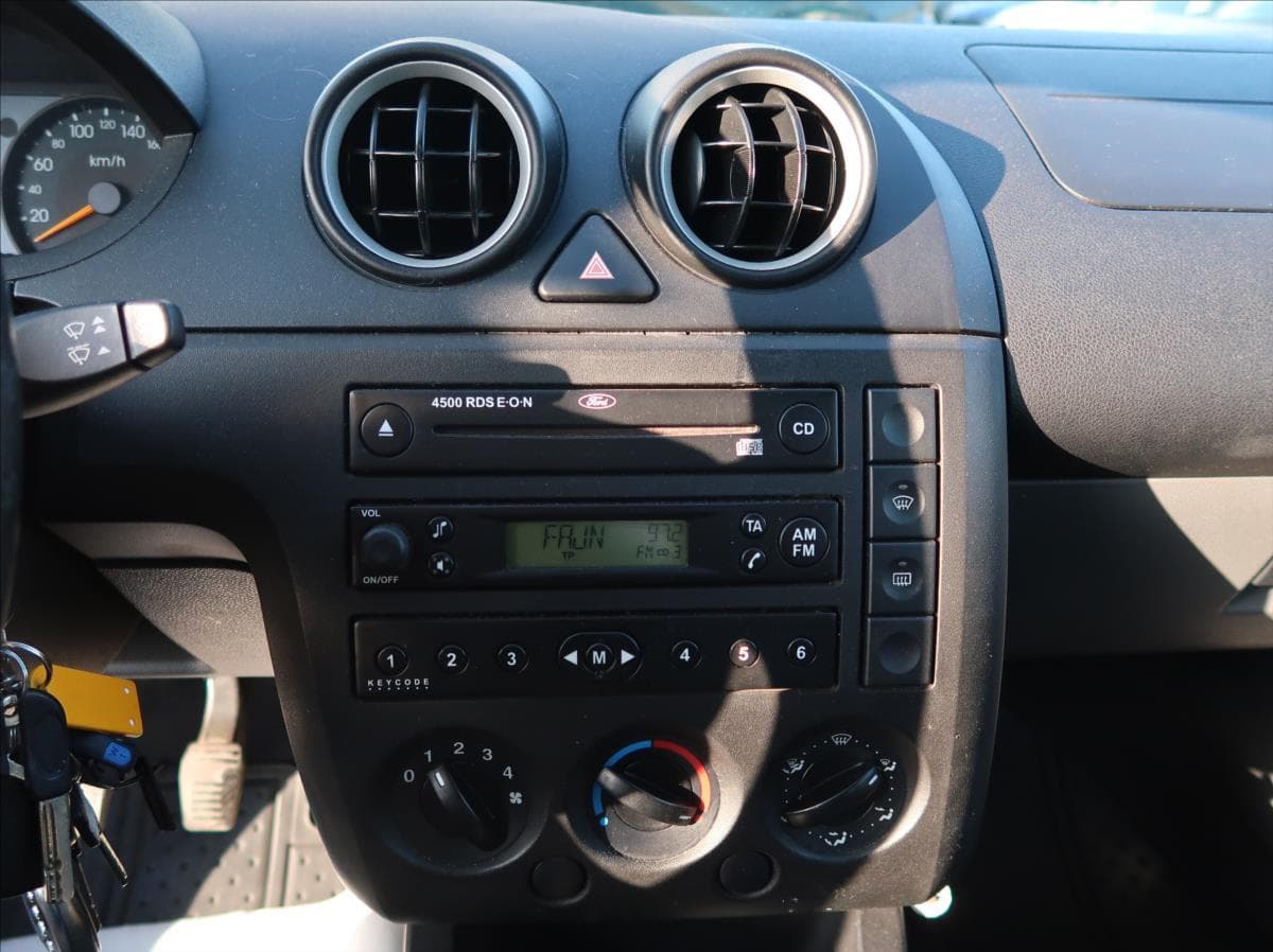 2002 Ford Fiesta - 14