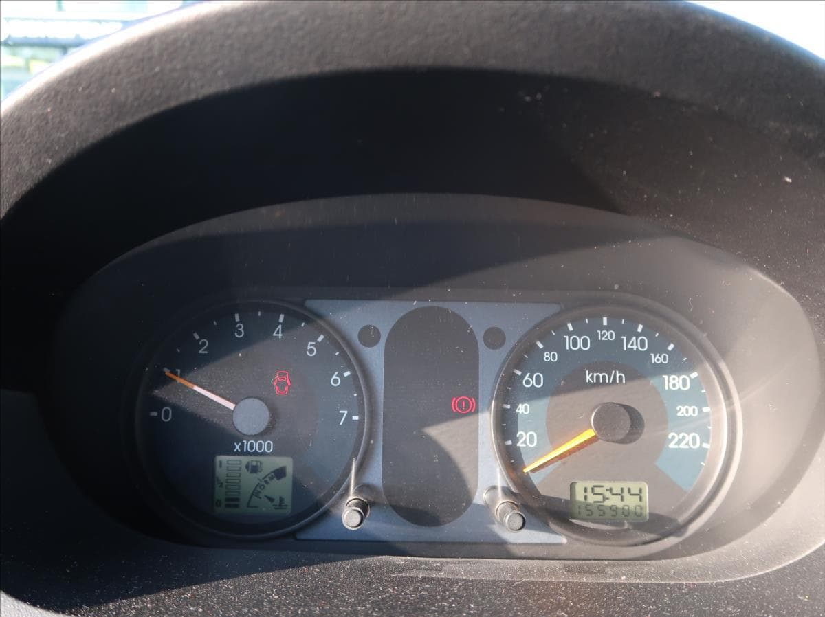 2002 Ford Fiesta - 11