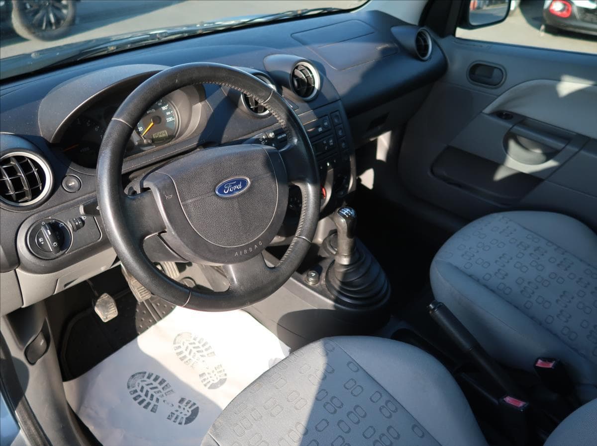 2002 Ford Fiesta - 9