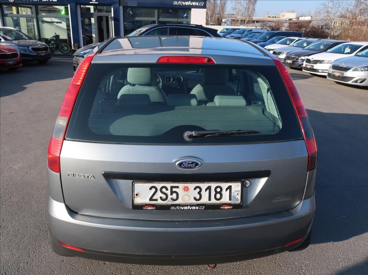 2002 Ford Fiesta - 8