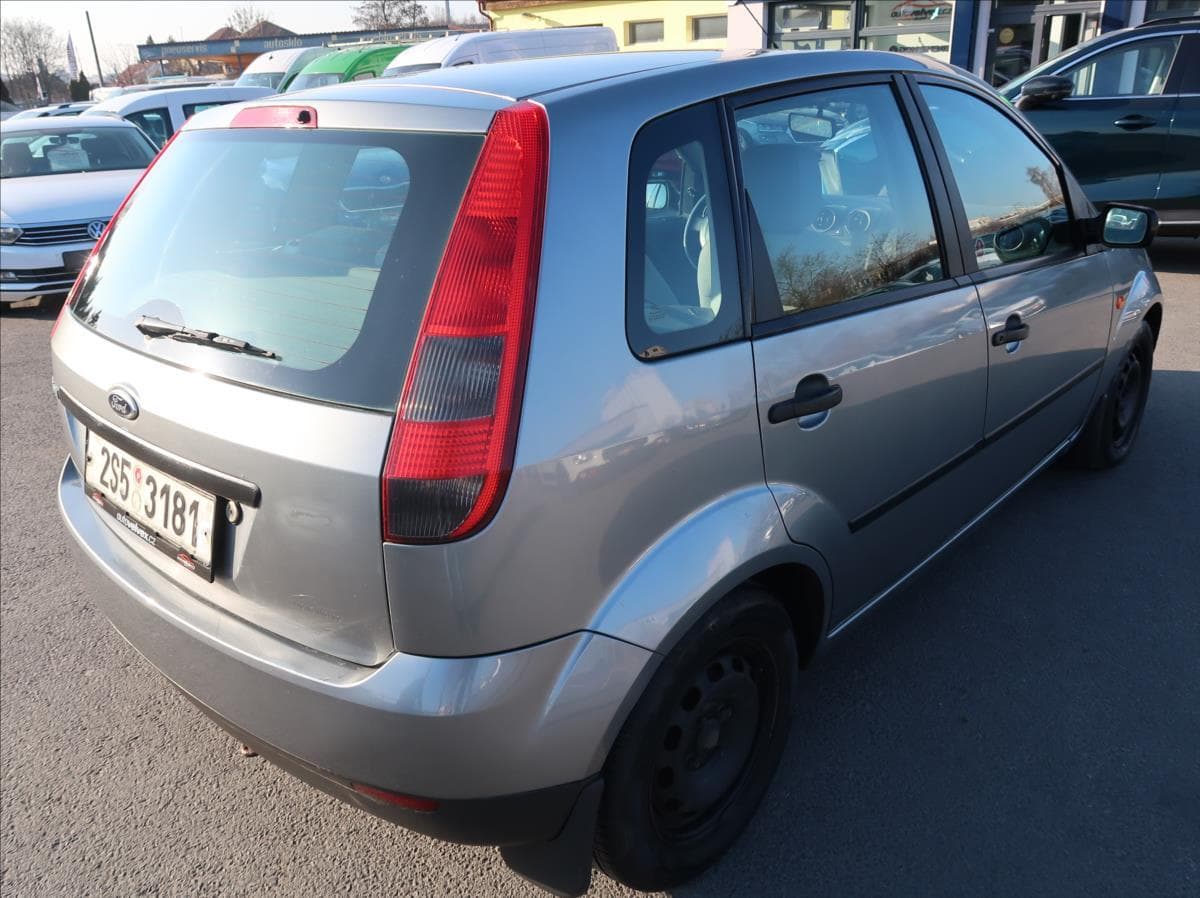 2002 Ford Fiesta - 3
