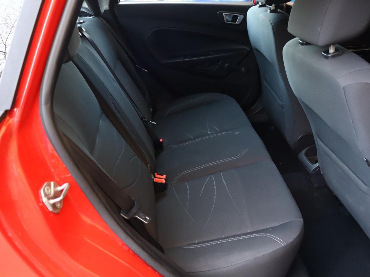 2013 Ford Fiesta - 11