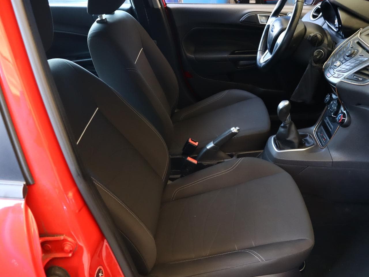 2013 Ford Fiesta - 10