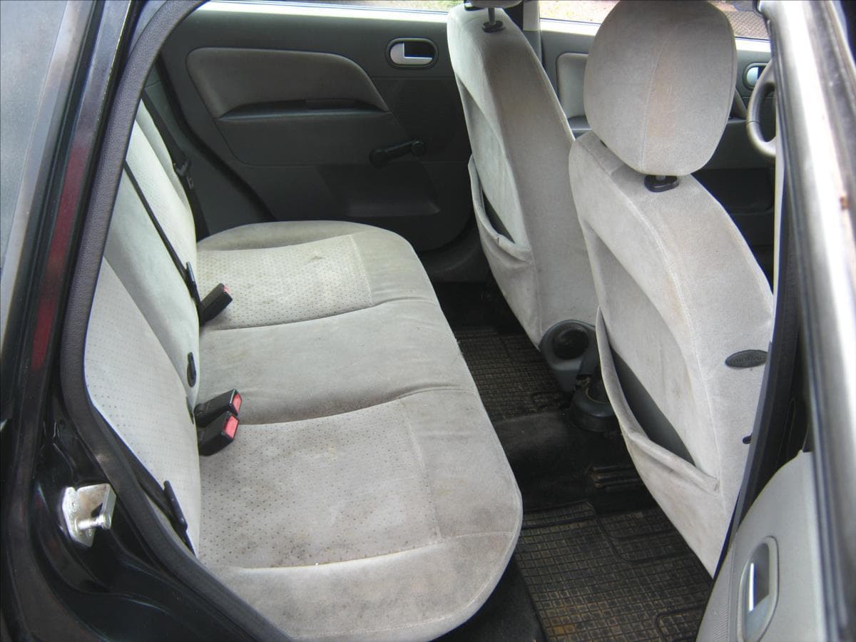 2002 Ford Fiesta - 12