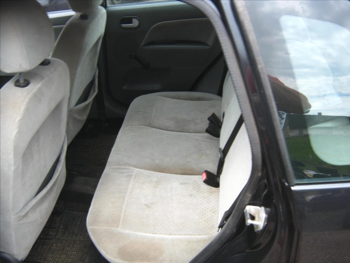 2002 Ford Fiesta - 11