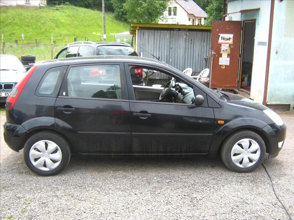 2002 Ford Fiesta - 7