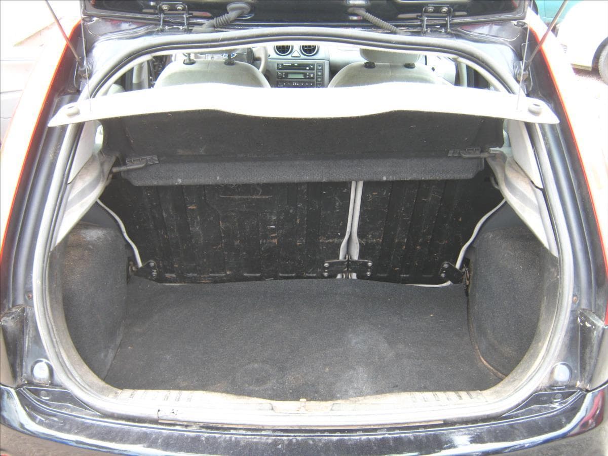 2002 Ford Fiesta - 15