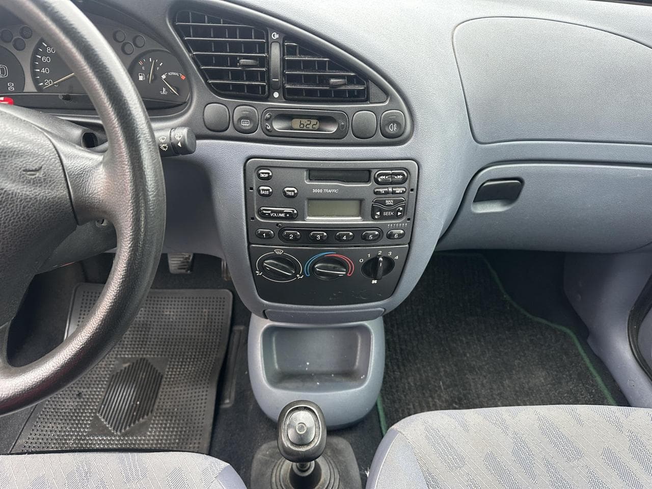 1998 Ford Fiesta - 12