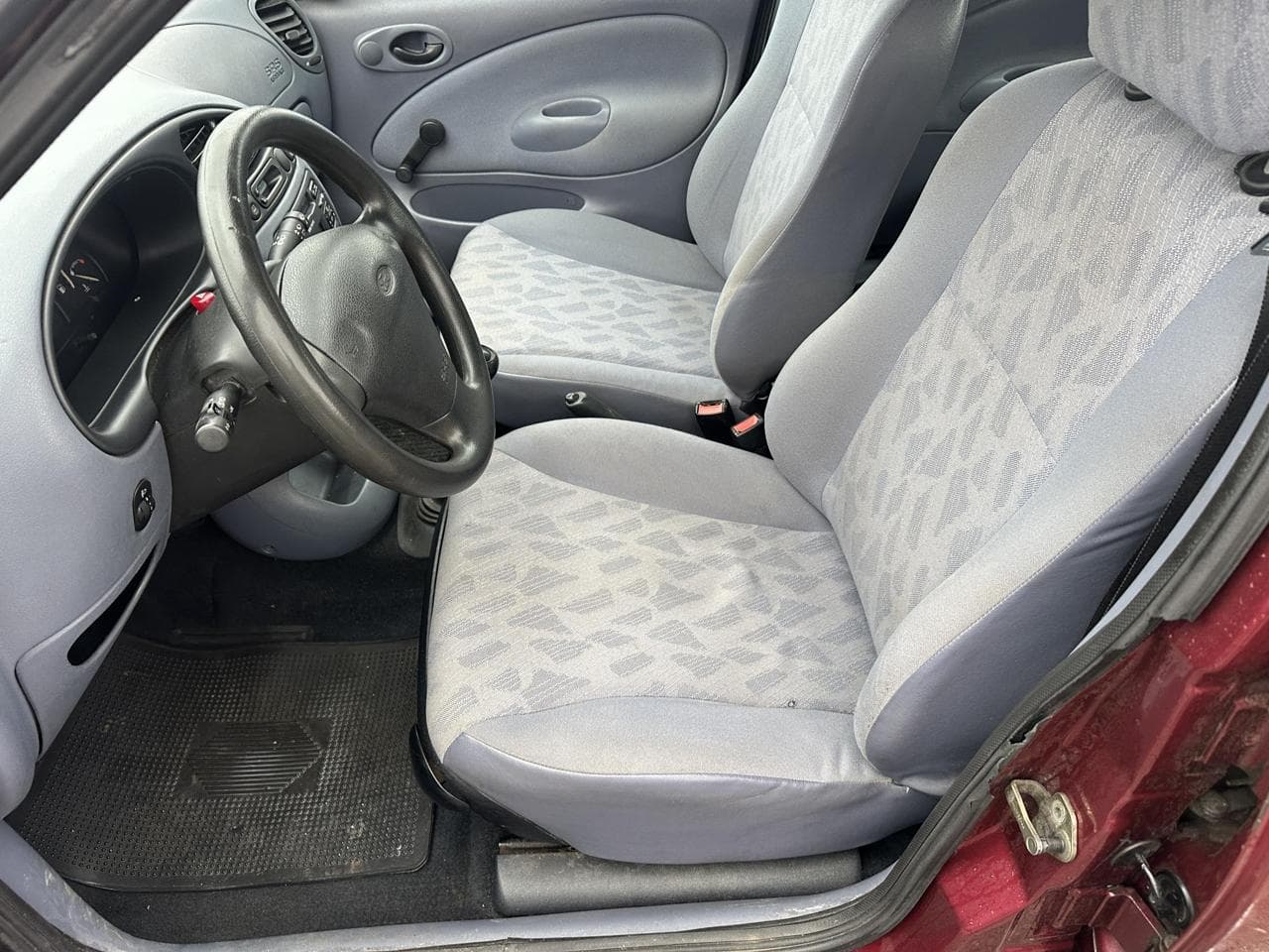 1998 Ford Fiesta - 9