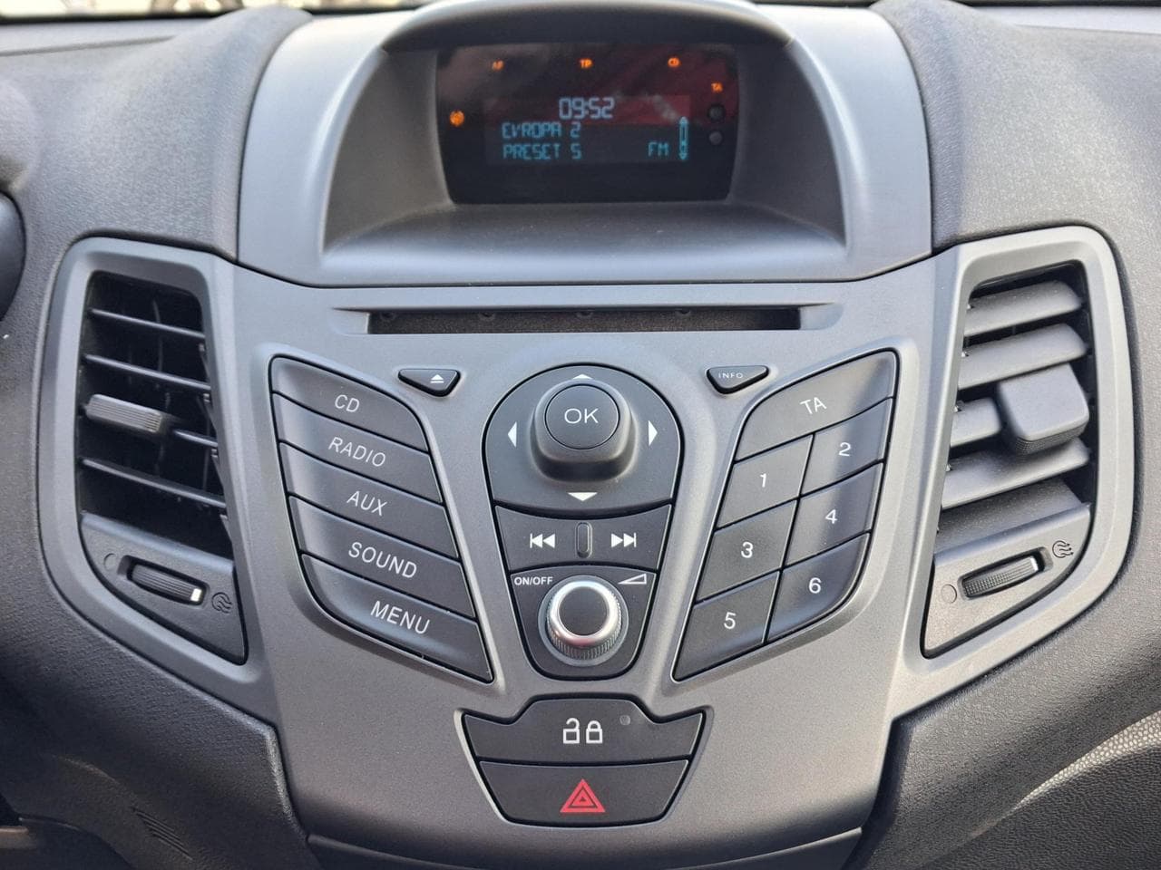 2013 Ford FIESTA - 12