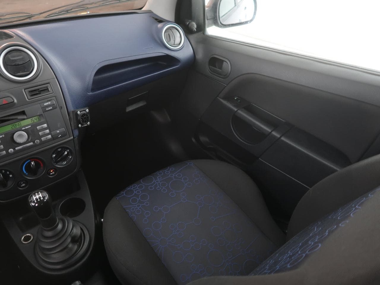 2006 Ford FIESTA - 11
