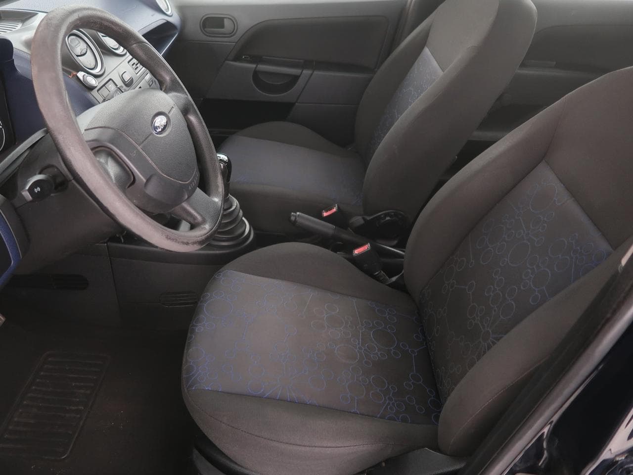 2006 Ford FIESTA - 16