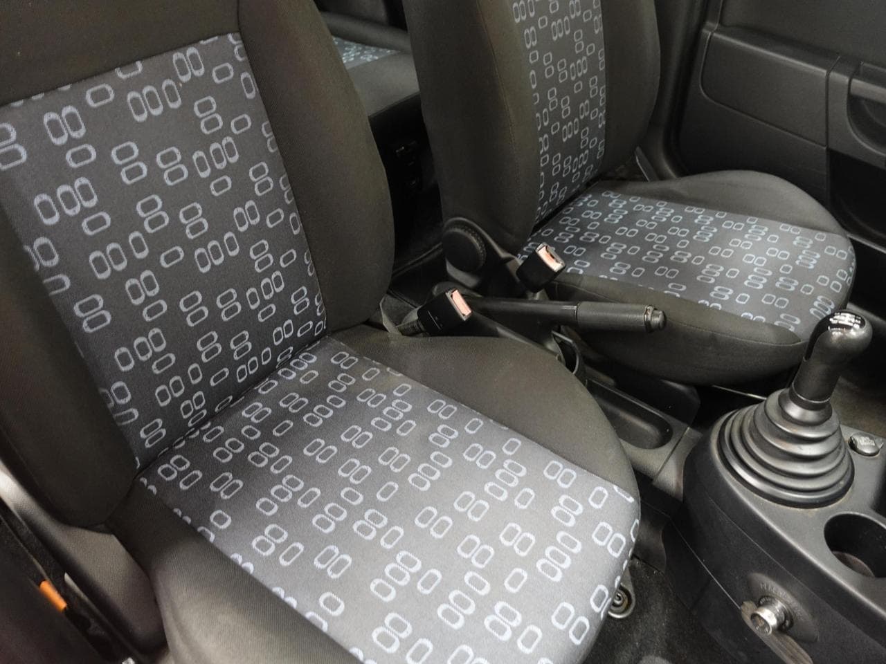 2004 Ford FIESTA - 11