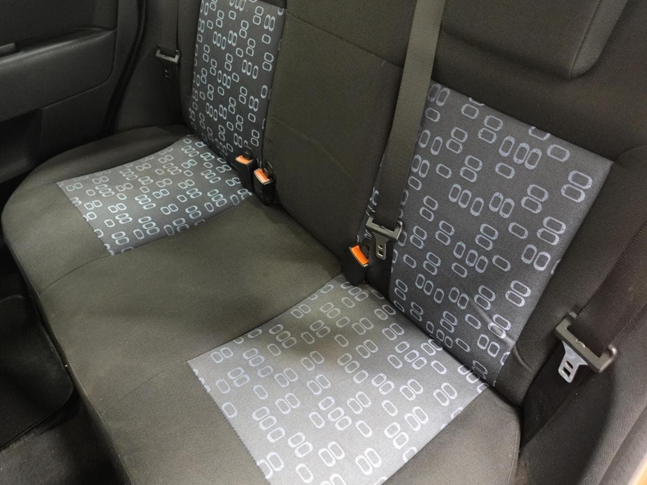 2004 Ford FIESTA - 10