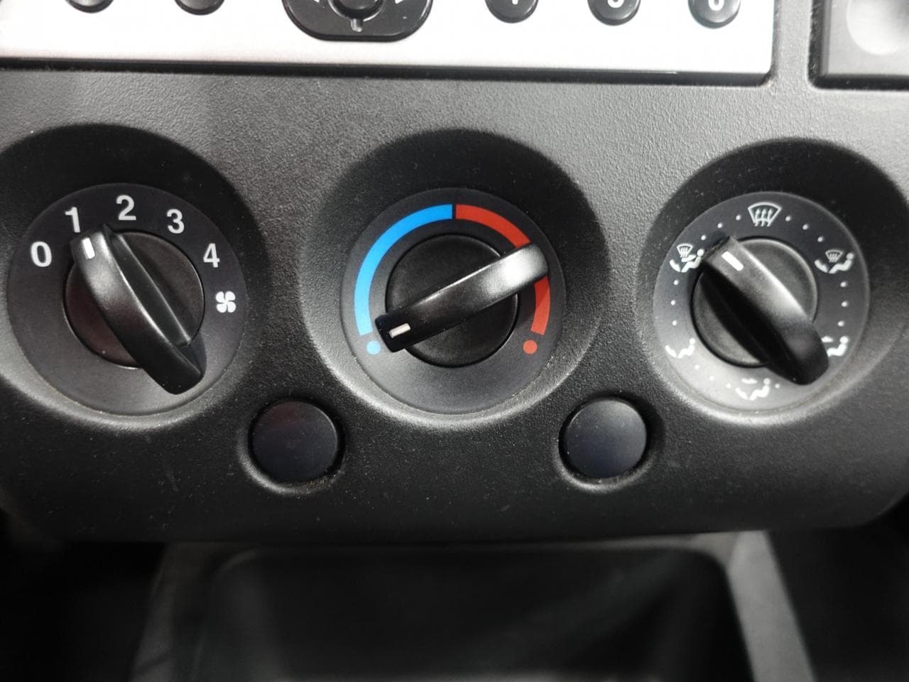 2004 Ford FIESTA - 16