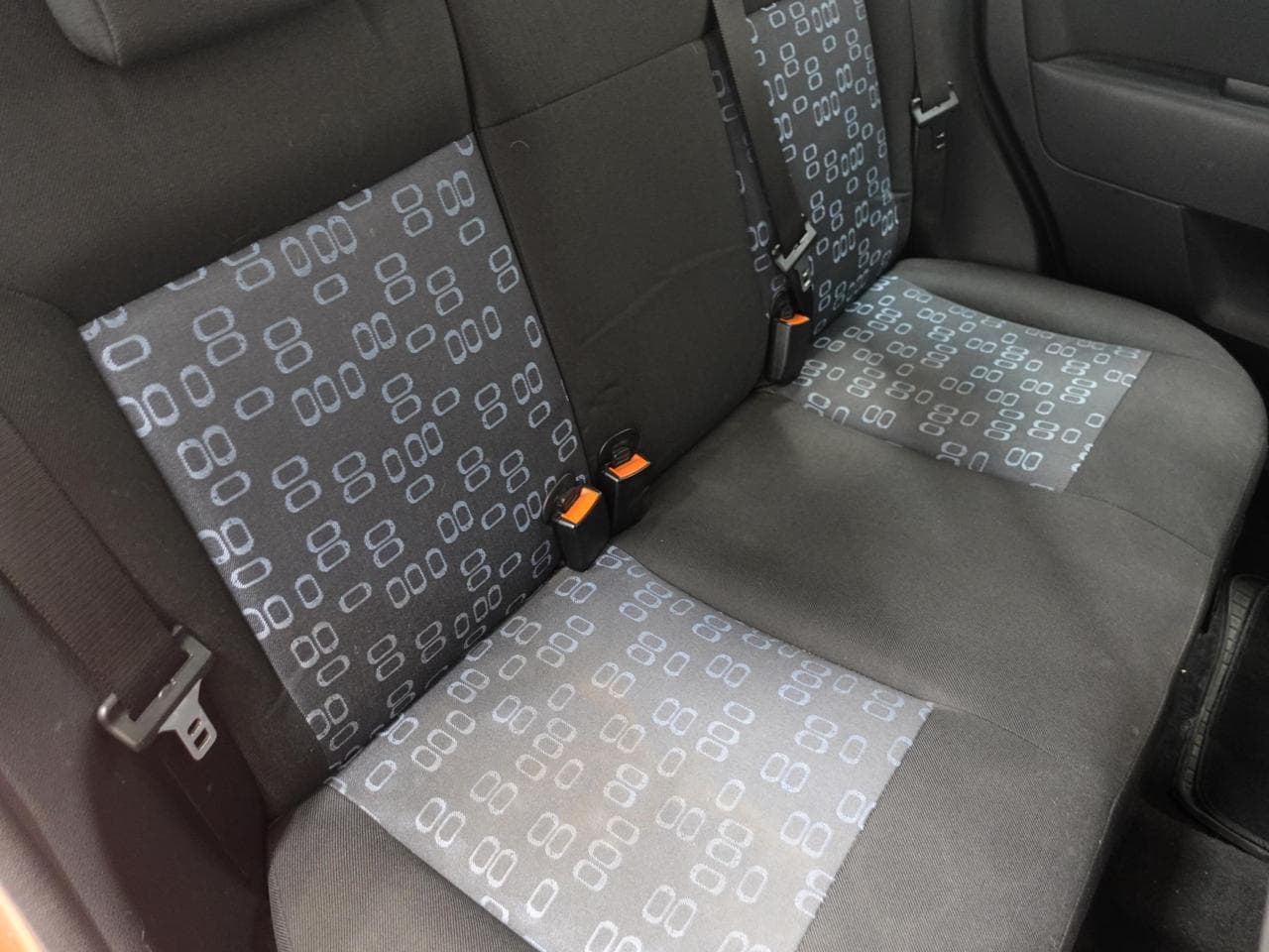 2004 Ford FIESTA - 12