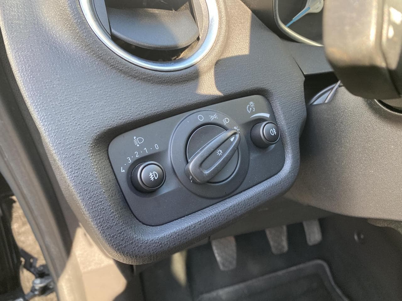 2015 Ford FIESTA - 16