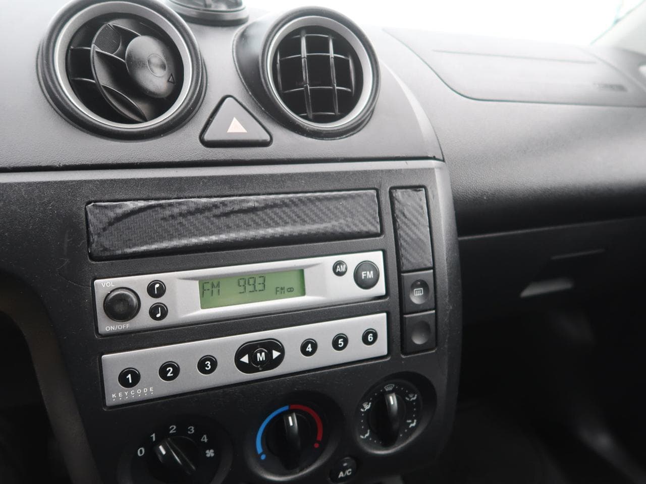 2003 Ford FIESTA - 18