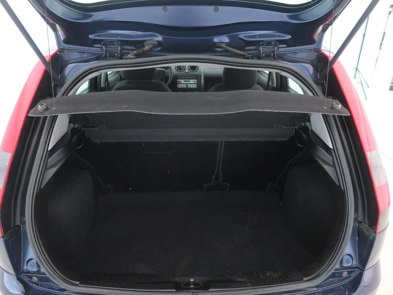2003 Ford FIESTA - 19