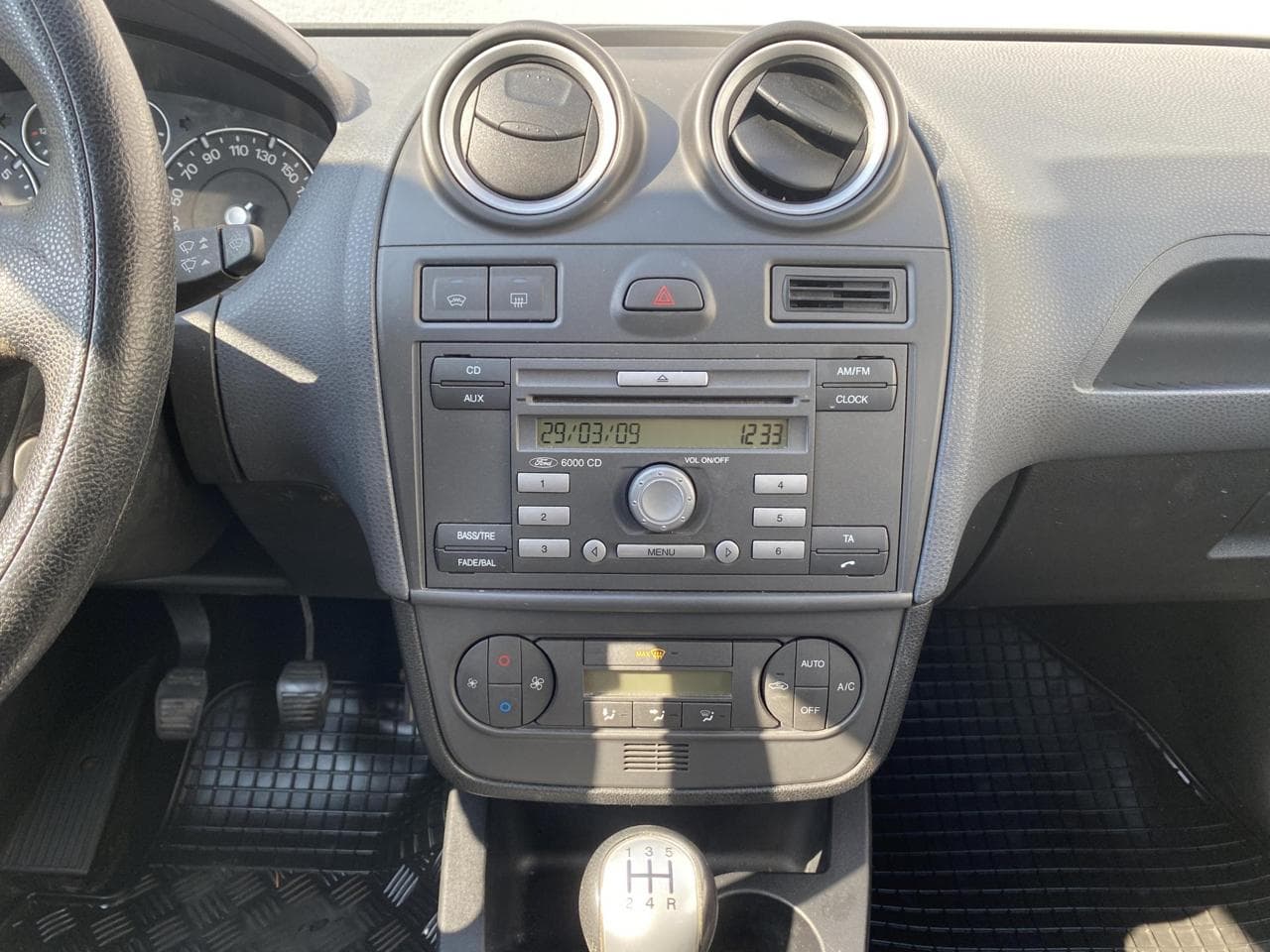 2007 Ford FIESTA - 12