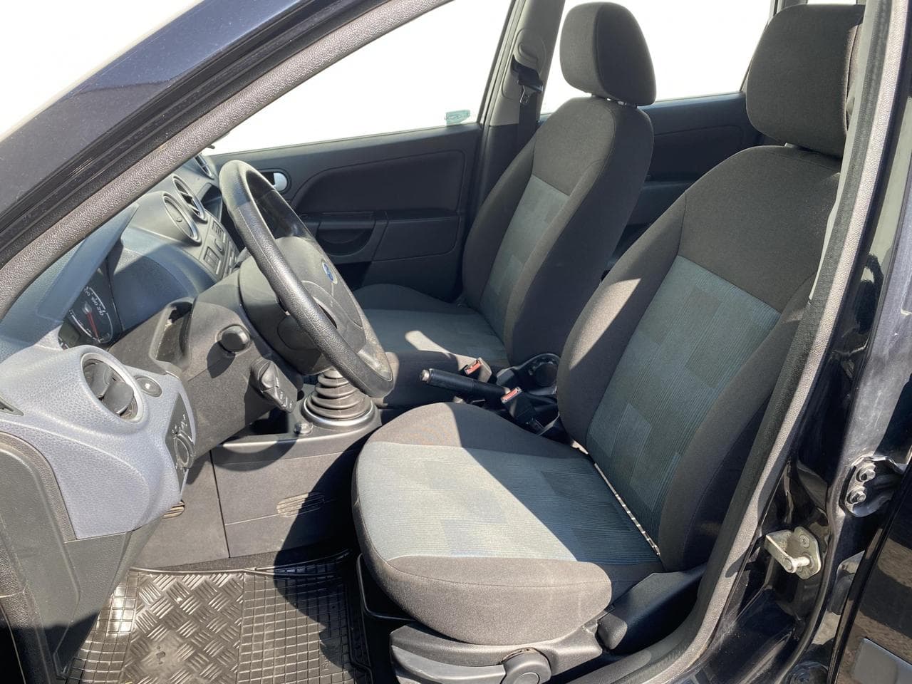 2007 Ford FIESTA - 9