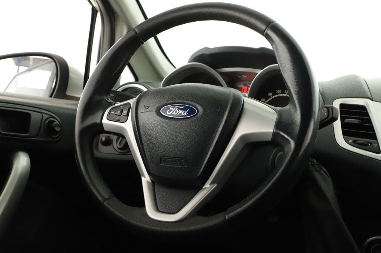 2009 Ford FIESTA - 18