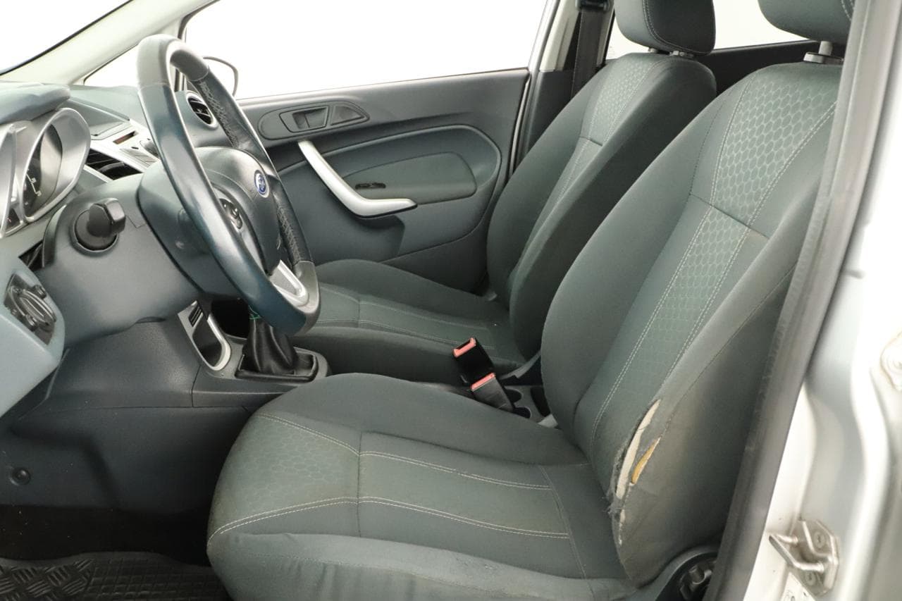 2009 Ford FIESTA - 13