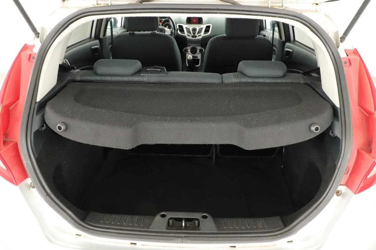 2009 Ford FIESTA - 16