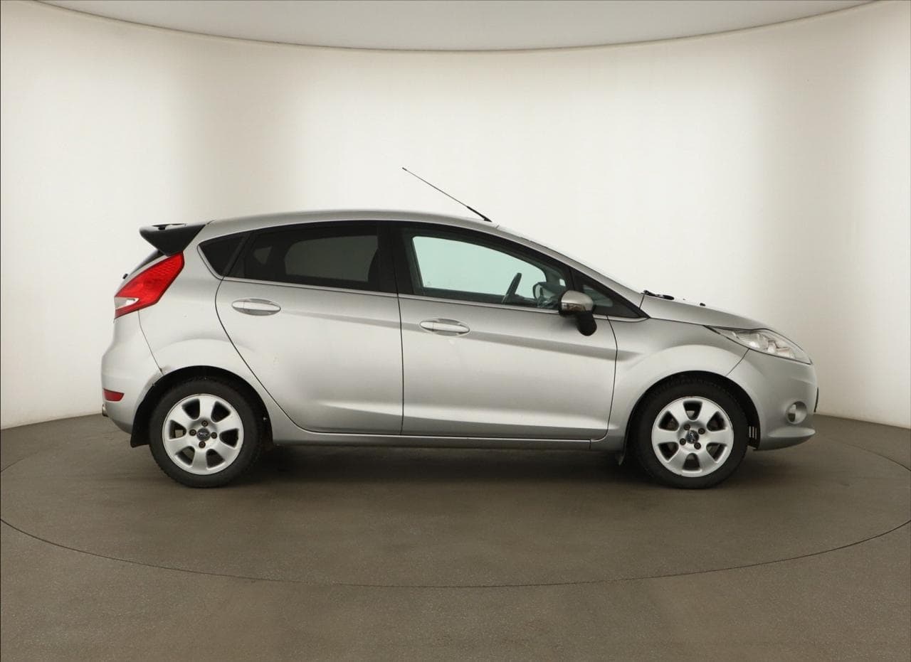 2009 Ford FIESTA - 8