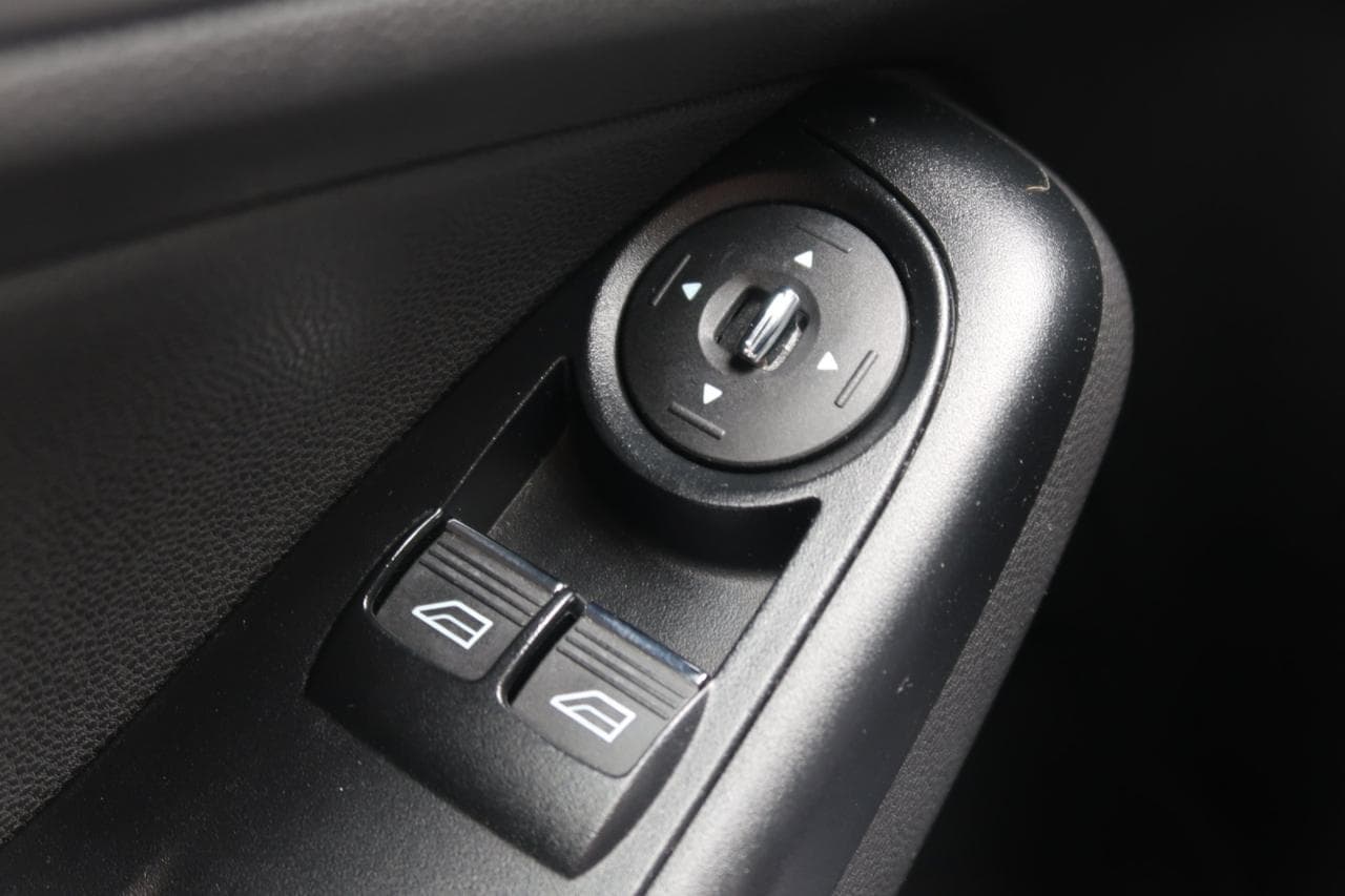 2013 Ford FIESTA - 20