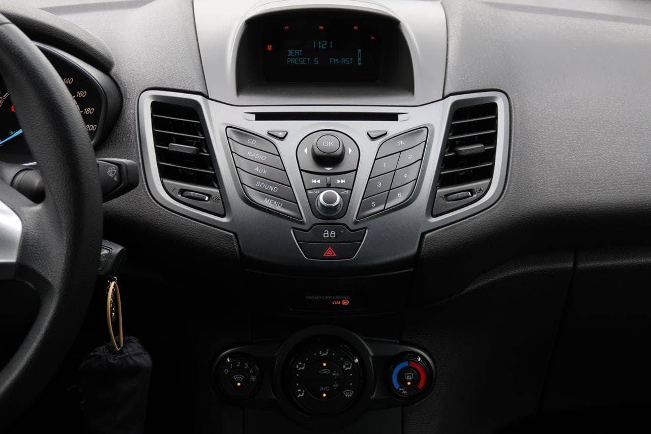 2013 Ford FIESTA - 18