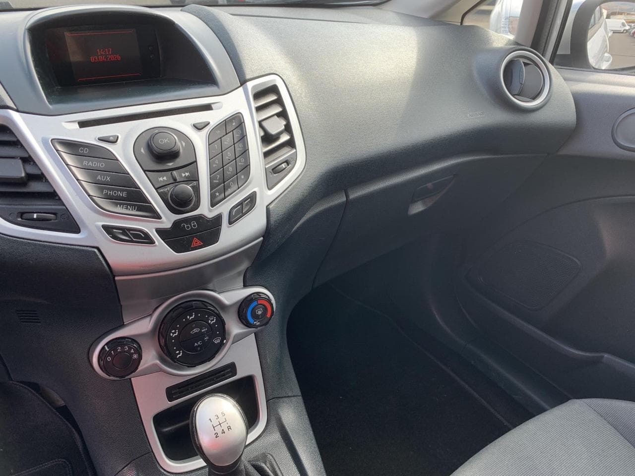 2012 Ford FIESTA - 16
